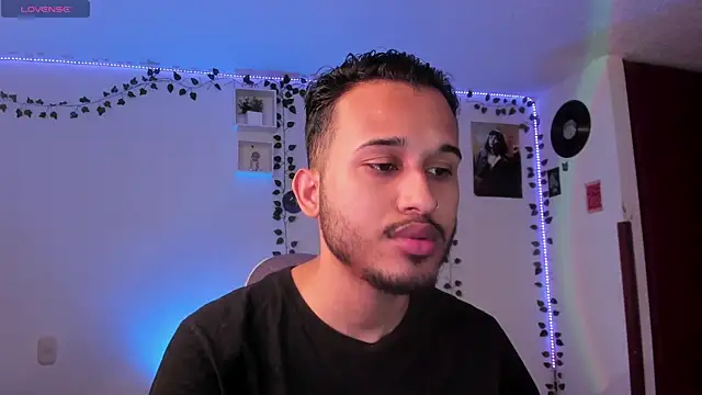 Snapshot of Raf_brunette chatting on February 25, 2025, 12:03 pm Raf brunette online show from February 25, 2025, 12:03 pm