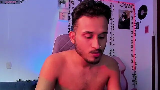 Snapshot of Raf_brunette chatting on February 28, 2025, 12:20 pm Raf brunette online show from February 28, 2025, 12:20 pm