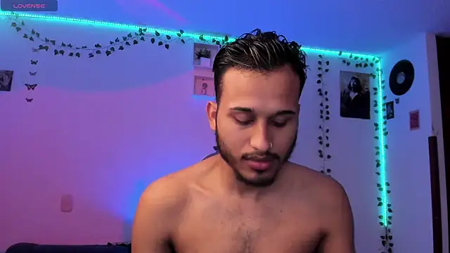 Snapshot of Raf_brunette chatting on March 4, 2025, 12:33 pm Raf brunette online show from March 4, 2025, 12:33 pm