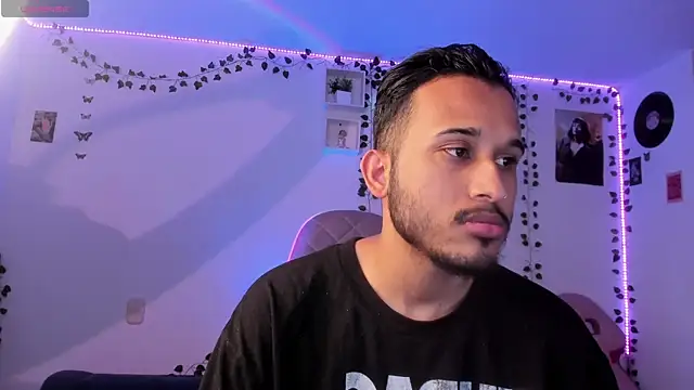 Snapshot of Raf_brunette chatting on March 5, 2025, 11:49 am Raf brunette online show from March 5, 2025, 11:49 am