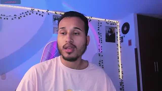 Snapshot of Raf_brunette chatting on March 6, 2025, 11:58 am Raf brunette online show from March 6, 2025, 11:58 am