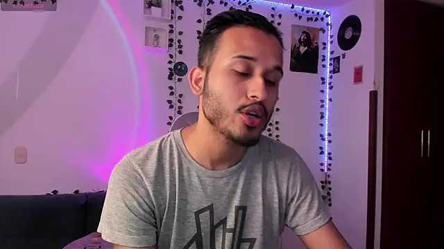 Snapshot of Raf_brunette chatting on March 9, 2025, 12:20 pm Raf brunette online show from March 9, 2025, 12:20 pm