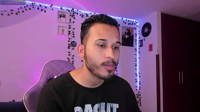 Snapshot of Raf_brunette chatting on March 10, 2025, 11:42 am Raf brunette online show from March 10, 2025, 11:42 am