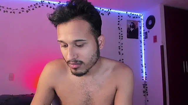 Snapshot of Raf_brunette chatting on March 12, 2025, 10:26 am Raf brunette online show from March 12, 2025, 10:26 am