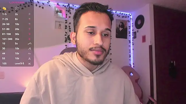 Snapshot of Raf_brunette chatting on March 15, 2025, 10:35 am Raf brunette online show from March 15, 2025, 10:35 am