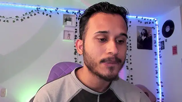 Snapshot of Raf_brunette chatting on March 17, 2025, 12:04 pm Raf brunette online show from March 17, 2025, 12:04 pm