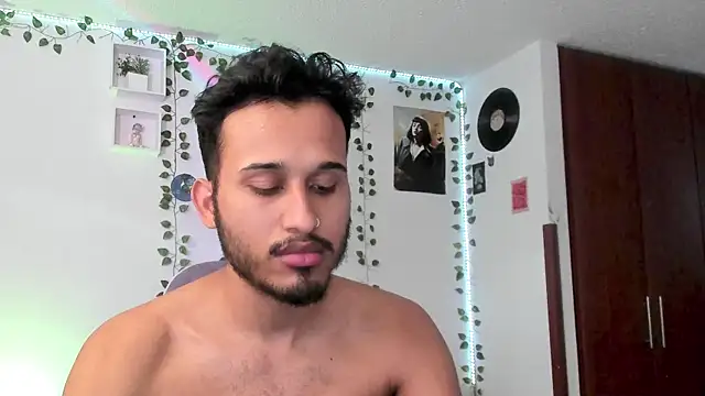 Snapshot of Raf_brunette chatting on March 19, 2025, 1:18 pm Raf brunette online show from March 19, 2025, 1:18 pm