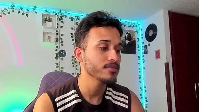 Snapshot of Raf_brunette chatting on March 21, 2025, 12:28 pm Raf brunette online show from March 21, 2025, 12:28 pm