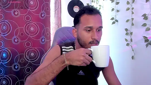 Snapshot of Raf_brunette chatting on October 2, 2025, 4:58 pm Raf brunette online show from October 2, 2025, 4:58 pm