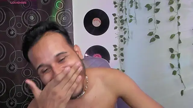 Snapshot of Raf_brunette chatting on October 16, 2025, 11:22 am Raf brunette online show from October 16, 2025, 11:22 am