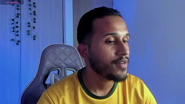 Snapshot of Raf_brunette chatting on February 2, 2026, 10:19 pm Raf brunette online show from February 2, 2026, 10:19 pm