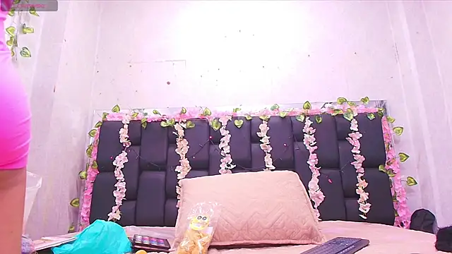 canela oss online show from October 8, 2025, 12:03 pm