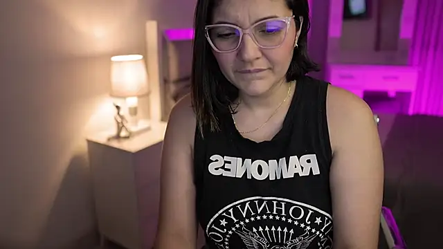 Snapshot of Camilaa_bueno chatting on December 15, 2024, 1:24 am Camilaa bueno online show from December 15, 2024, 1:24 am