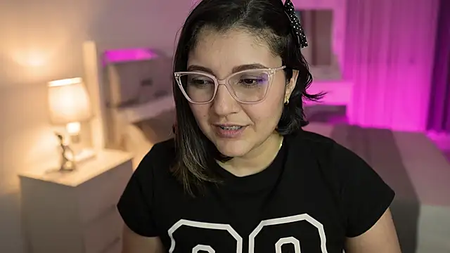 Snapshot of Camilaa_bueno chatting on January 12, 2025, 4:00 am Camilaa bueno online show from January 12, 2025, 4:00 am