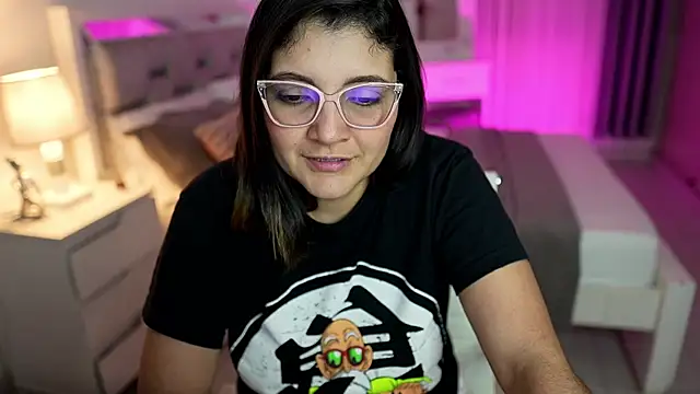 Snapshot of Camilaa_bueno chatting on February 11, 2025, 12:38 am Camilaa bueno online show from February 11, 2025, 12:38 am