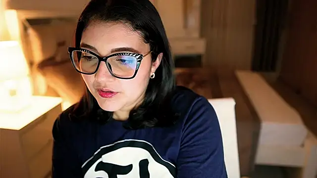 Snapshot of Camilaa_bueno chatting on September 18, 2025, 11:07 pm Camilaa bueno online show from September 18, 2025, 11:07 pm