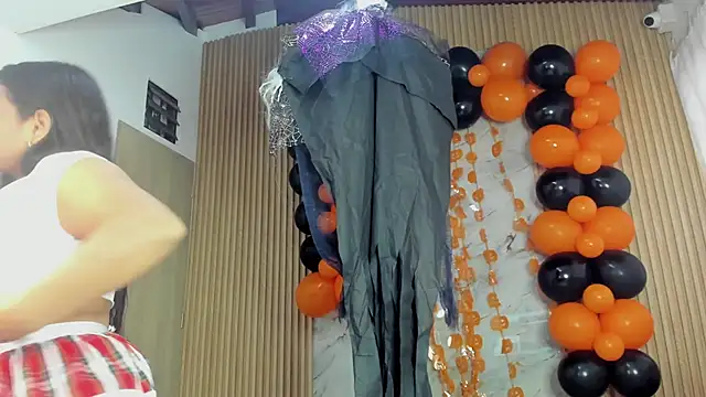 Any topless online show from October 17, 2025, 11:02 am