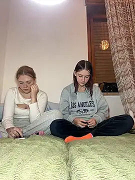 Snapshot of ella_grays chatting on October 24, 2025, 5:53 pm ella grays online show from October 24, 2025, 5:53 pm