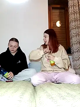 Snapshot of ella_grays chatting on November 19, 2025, 4:51 pm ella grays online show from November 19, 2025, 4:51 pm