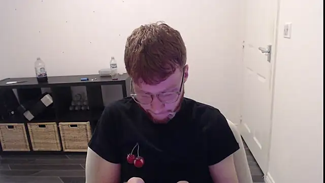 PrettyGinger online show from December 3, 2024, 4:28 pm