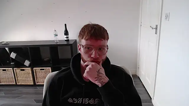 PrettyGinger online show from December 14, 2024, 2:31 pm