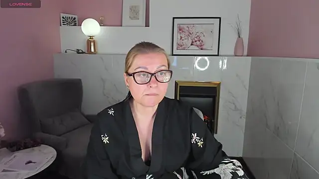 Snapshot of AlexandraKind chatting on February 1, 2025, 4:44 pm AlexandraKind online show from February 1, 2025, 4:44 pm