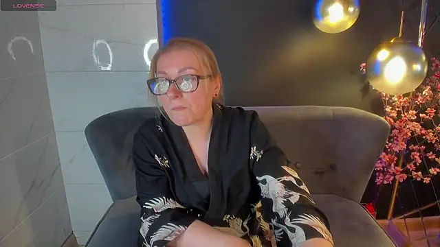 Snapshot of AlexandraKind chatting on February 2, 2025, 4:43 pm AlexandraKind online show from February 2, 2025, 4:43 pm