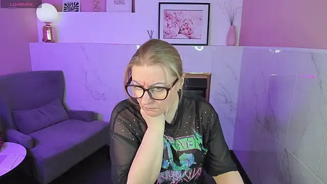 Snapshot of AlexandraKind chatting on February 23, 2025, 5:50 pm AlexandraKind online show from February 23, 2025, 5:50 pm