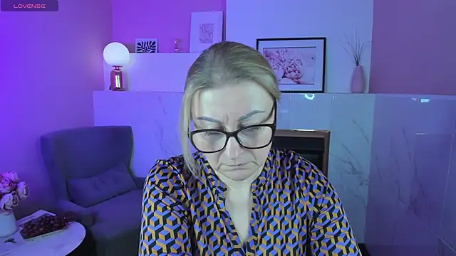 Snapshot of AlexandraKind chatting on February 25, 2025, 6:14 am AlexandraKind online show from February 25, 2025, 6:14 am