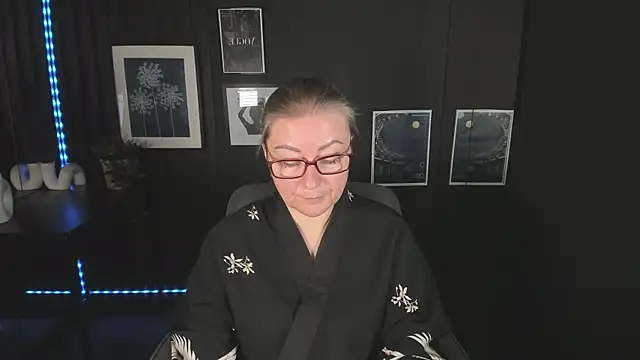 Snapshot of AlexandraKind chatting on September 25, 2025, 2:10 pm AlexandraKind online show from September 25, 2025, 2:10 pm
