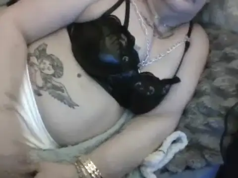 housewife shantie online show from March 17, 2025, 5:23 am