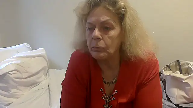 housewife shantie online show from October 3, 2025, 10:23 am