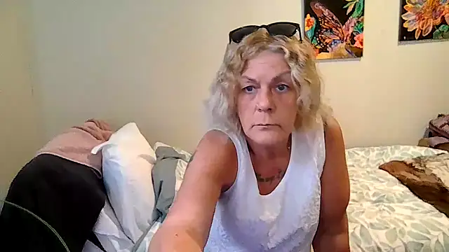 housewife shantie online show from May 10, 2026, 1:38 pm
