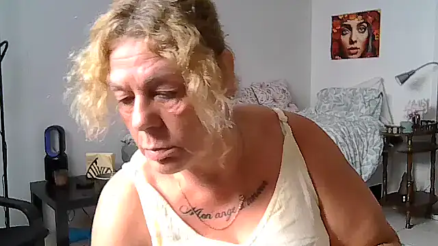 housewife shantie online show from July 11, 2026, 10:40 am