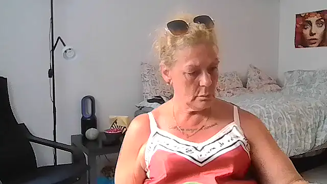 housewife shantie online show from July 17, 2026, 1:51 pm