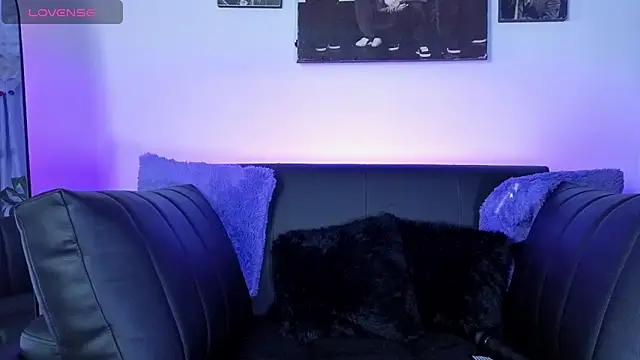 Alisson Wynter online show from April 7, 2026, 3:18 am