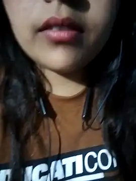 Love-Veronica online show from March 16, 2026, 5:50 pm