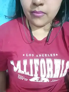 Love-Veronica online show from May 18, 2026, 6:25 pm