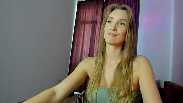 Snapshot of Wild_RoosE chatting on December 13, 2024, 11:13 am Wild RoosE online show from December 13, 2024, 11:13 am