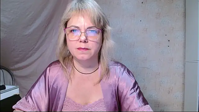 Snapshot of sweetsunset11 chatting on February 3, 2026, 12:09 am sweetsunset11 online show from February 3, 2026, 12:09 am