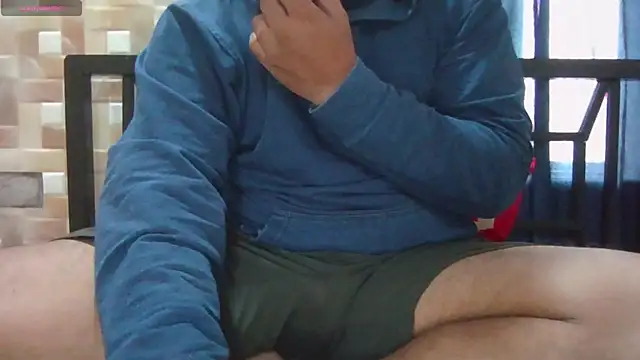 Snapshot of Uncut_daddy247 chatting on December 18, 2025, 6:41 am Uncut daddy247 online show from December 18, 2025, 6:41 am