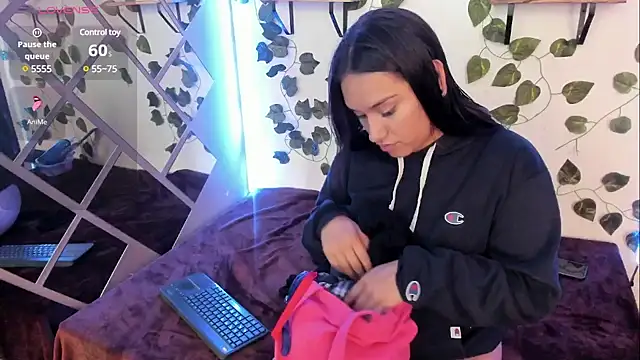 Snapshot of Megan_sophia2 chatting on February 11, 2025, 1:09 pm Megan sophia2 online show from February 11, 2025, 1:09 pm