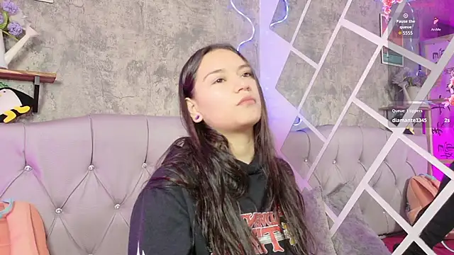 Snapshot of Megan_sophia2 chatting on November 28, 2025, 1:03 pm Megan sophia2 online show from November 28, 2025, 1:03 pm