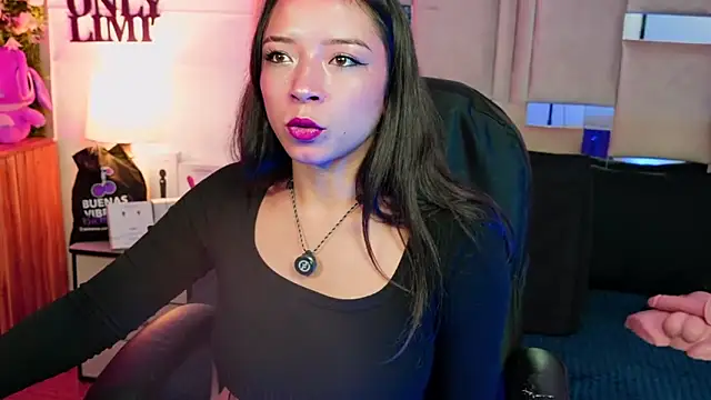 Snapshot of natacha__black_ chatting on May 4, 2026, 10:06 pm natacha black online show from May 4, 2026, 10:06 pm