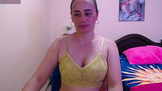 sara florez1 online show from October 13, 2025, 12:38 pm