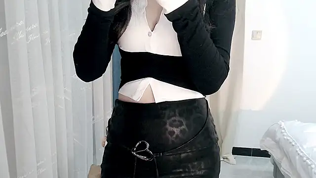 zoe-keke online show from February 24, 2025, 1:42 pm