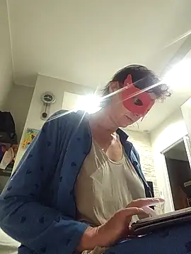 Vagabondainnamorata online show from October 12, 2025, 4:44 am