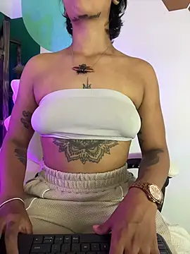 LollaByer online show from December 17, 2025, 9:32 pm