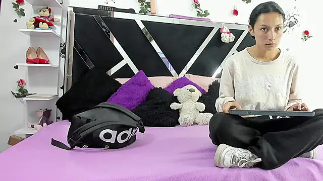 thedream girls online show from October 9, 2025, 12:03 pm