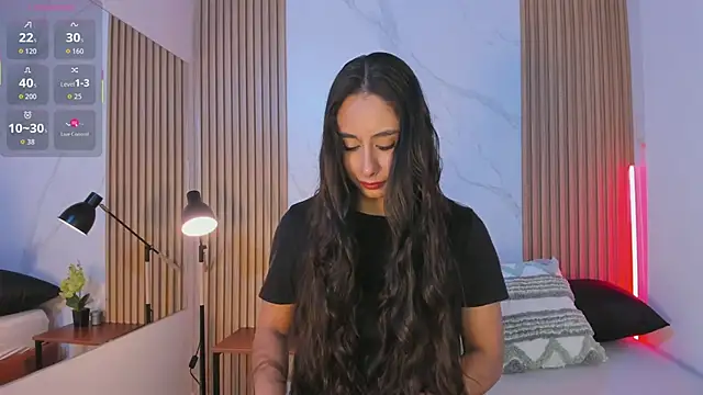 Julia Martinez  online show from February 18, 2026, 11:28 am